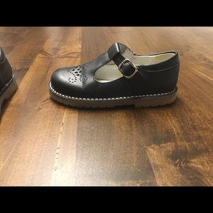Leather size 7.5 toddler shoe - by Rachel